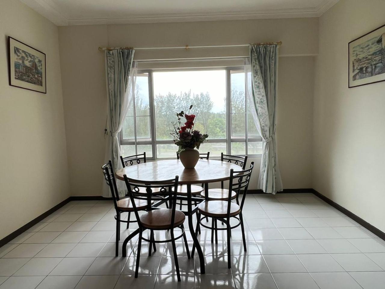 Kasuma Resort Azalea Kuching Bagian luar foto